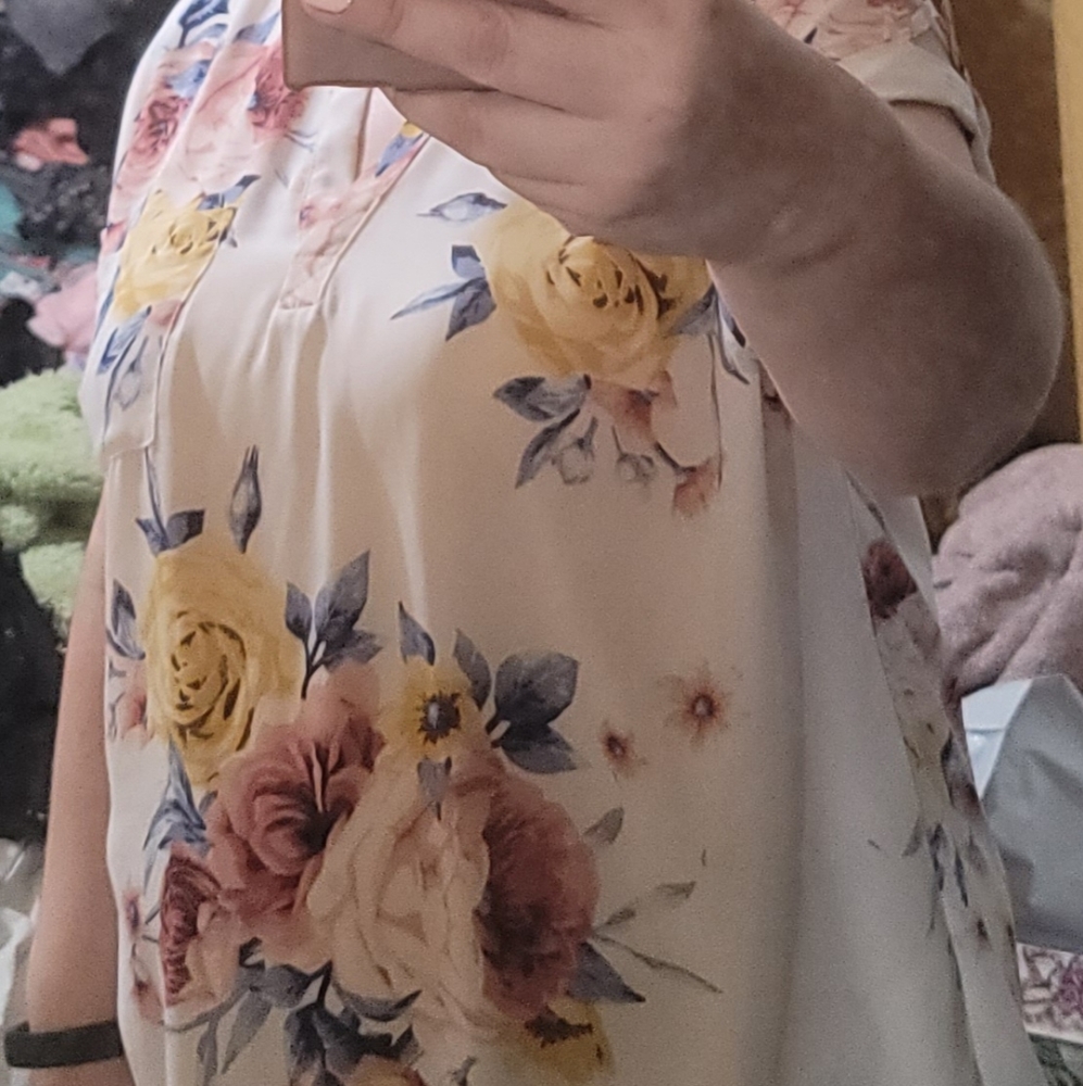 Floral plus size blouse - Picture 9 of 10